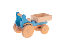 Lade das Bild in den Galerie-Viewer, Holztraktor - Fridolin (hellblau)