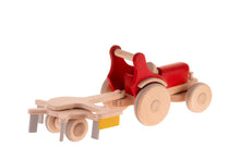 Lade das Bild in den Galerie-Viewer, Holztraktor - Ferdinand (rot)