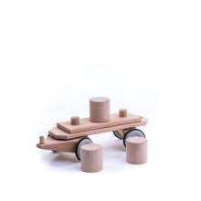 Lade das Bild in den Galerie-Viewer, Holzzug - Holzeisenbahn Anhänger mit drei Tonnen