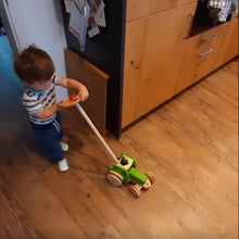 Lade das Bild in den Galerie-Viewer, Holztraktor - MIO mit Lenkstange