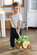 Lade das Bild in den Galerie-Viewer, Holztraktor - MIO mit Lenkstange