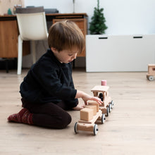 Lade das Bild in den Galerie-Viewer, Holzzug - Holzeisenbahn Lokomotive schwarz