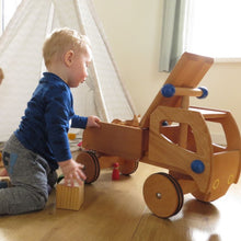 Lade das Bild in den Galerie-Viewer, Holz Rutscher Fred – Rutschauto