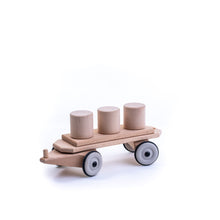 Lade das Bild in den Galerie-Viewer, Holzzug - Holzeisenbahn Anhänger mit drei Tonnen