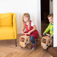 Lade das Bild in den Galerie-Viewer, Holz Rutscher Fred – Rutschauto (Skipper's Edition)